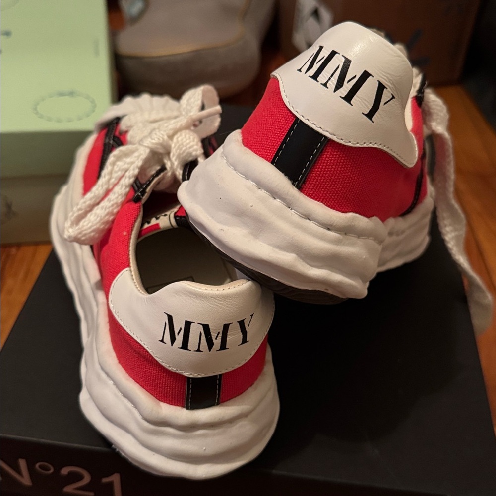 Unisex, worn once , like new , Red and White MMY. Size says 8 , but it's 8/9 .